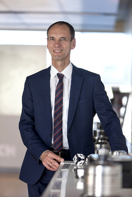 Dr. Achim Feinauer is CEO at Hainbuch